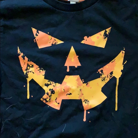 NWOT 🎃 HALLOWEEN 👻 T-SHIRT - Picture 2 of 3